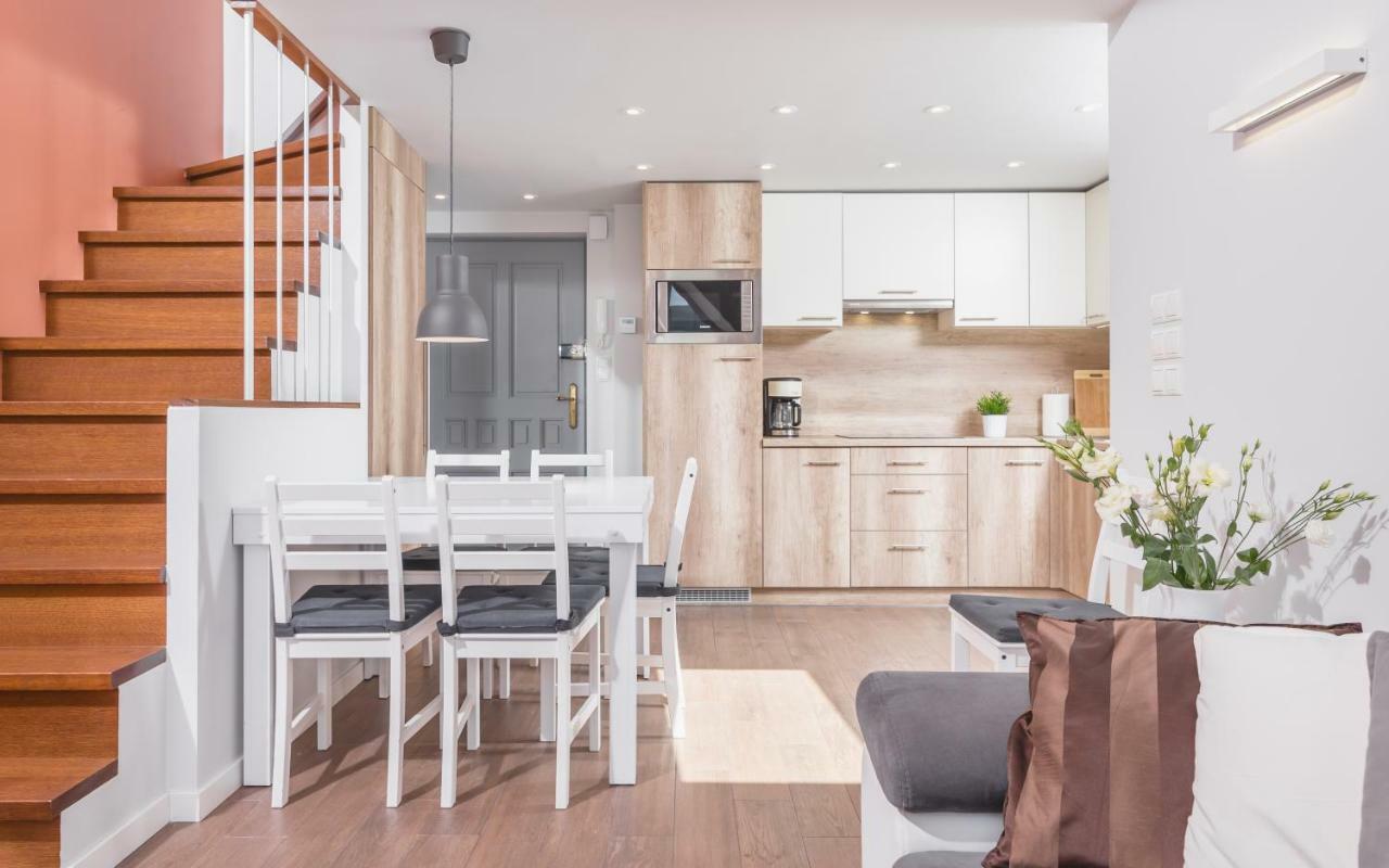 Cheerful Air Conditioned Apartment With Mezzanine And Parking - Old Town Krasków Eksteriør bilde