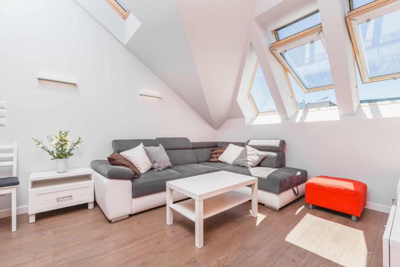 Cheerful Air Conditioned Apartment With Mezzanine And Parking - Old Town Krasków Eksteriør bilde