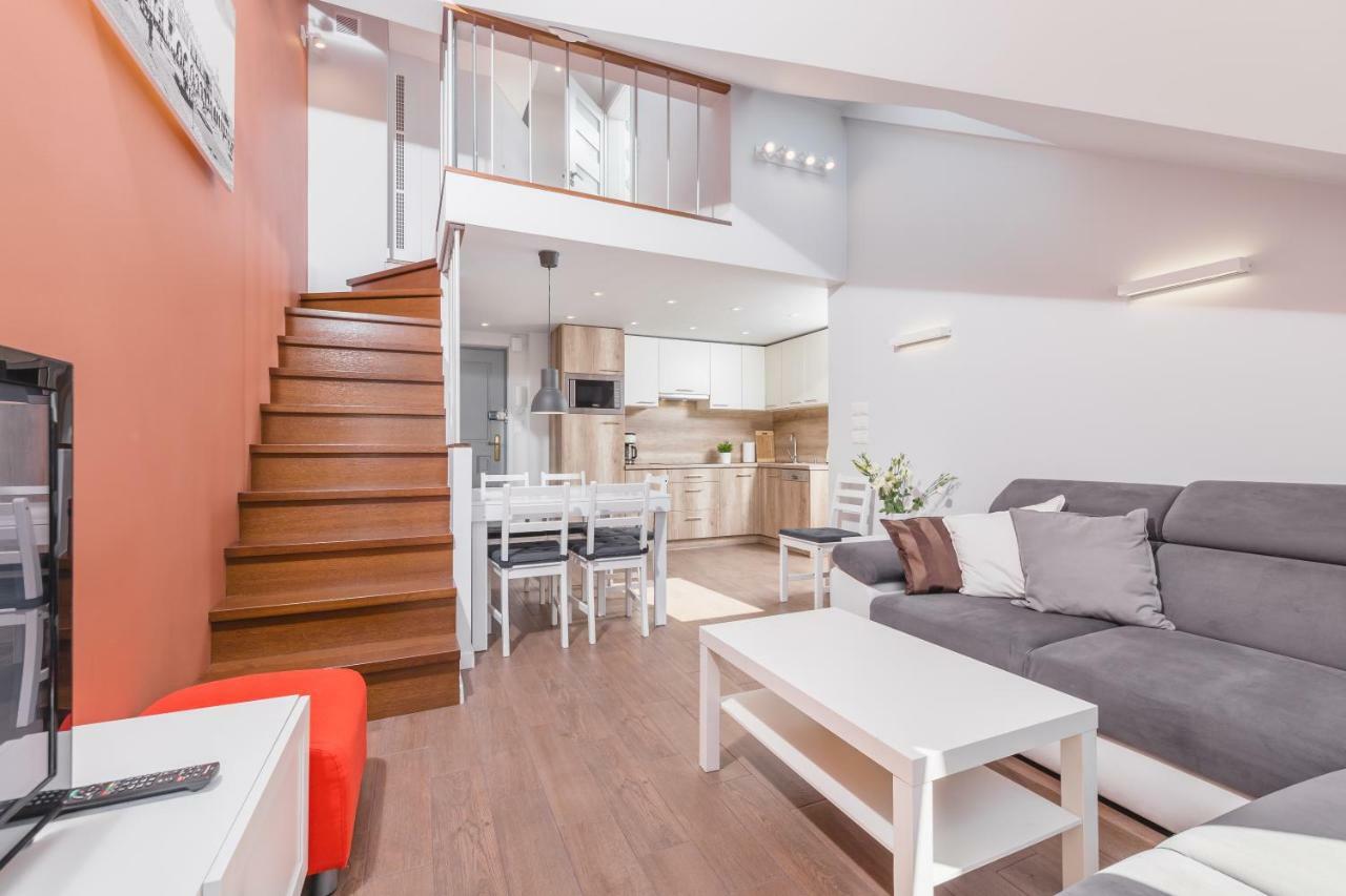 Cheerful Air Conditioned Apartment With Mezzanine And Parking - Old Town Krasków Eksteriør bilde